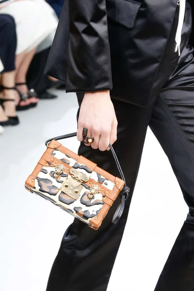 Look 90